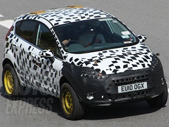 Шпионская фотография кроссовера на базе Ford Fiesta. Фото с сайта autoexpress.co.uk