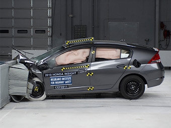 Краш-тест Honda Insight. Фото IIHS