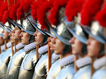 Ватикан назвал книгу криминальной и арестовал предполагаемого.