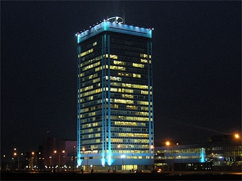 "АвтоВАЗ". Фото с сайта <a href=http://ru.wikipedia.org/wiki/%D0%A4%D0%B0%D0%B9%D0%BB:AvtoVAZ_administration_building.JPG>Wikipedia.org</a>