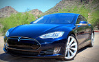 Оборудованный в отель электрокар Tesla Model S. Фото с сайта airbnb.ru