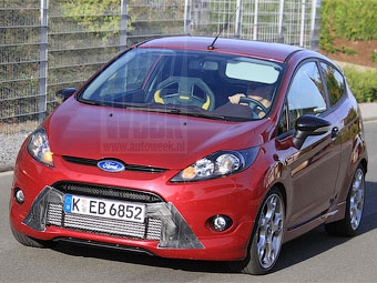 Шпионская фотография тестового Ford Fiesta ST. Фото с сайта autoweek.nl