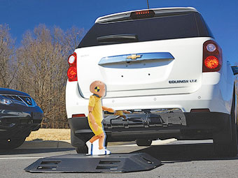 Chevrolet Equinox на тесте. Фото IIHS