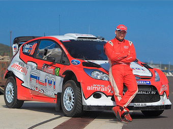 Евгений Новиков за рулем Ford Fiesta WRC. Фото ALM Rally