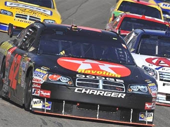 Хуан-Пабло Монтойя (Ganassi, Dodge) во время гонки NASCAR Sprint Cup "Dickies 500" в Техасе. Фото с сайта www.nascar.com