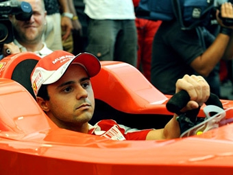 Фелипе Масса за рулем болида Ferrari. Фото