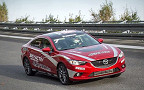 Дизельный cедан Mazda6 на треке в Папенбурге. Фото Mazda