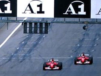 Команда Ferrari финиширует в Гран-при Австрии, 2002. Фото с сайта formula1.com