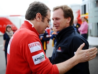 Руководитель Ferrari F1 Стефано Доменикали и глава Red Bull Racing Кристиан Хорнер. Фото (c) <a href="http://lenta.ru/info/afp.htm">AFP</a>
