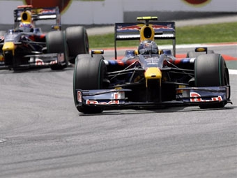 Себастьян Феттель (Red Bull) во время Гран-при Испании, 2009. Фото (c) <a href="http://lenta.ru/info/afp.htm">AFP</a>