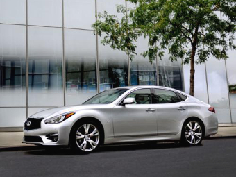 Infiniti Q70    - Infiniti