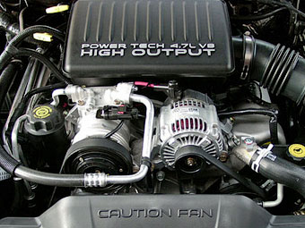 Мотор 4.7 V8. Фото с сайта leftlanenews.com