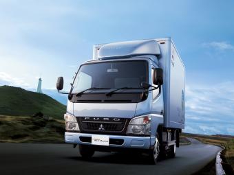 Гибридный Mitsubishi Fuso Canter. Фото Mitsubishi Fuso Truck and Bus Corporation
