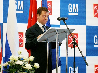 Дмитрий Медведев на закладке первого камня завода. Фото Ленты.ру