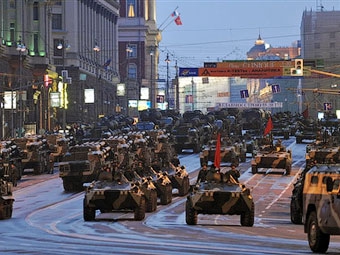 Репетиция парада Победы. Фото (c) <a href="http://lenta.ru/info/afp.htm">AFP</a>