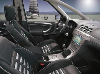 Ford S-Max. Фото Lenta.Ru