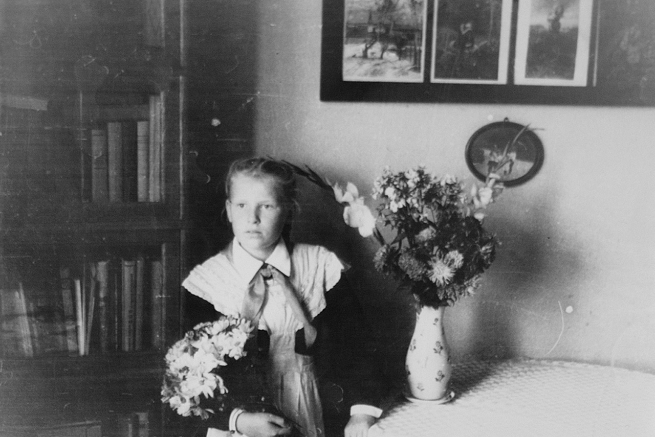 Рязанцева, ученица четвертого класса, дома в Москве, 1 сентября 1948 года