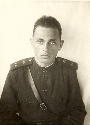 В армии Халат­ников дослужился до звания начальника штаба полка — и прошел всю Великую Отечественную войну
