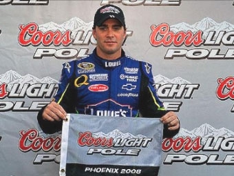Джимми Джонсон после квалификации в Финиксе, осень 2008. Фото с сайта www.nascar.com