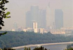 Экологическая обстановка в Москве остается неблагоприятной, власти просят автомобилистов воздержаться от поездок в центр города