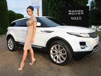 Виктория Бекхэм на фоне Range Rover Evoque. Фото Land Rover