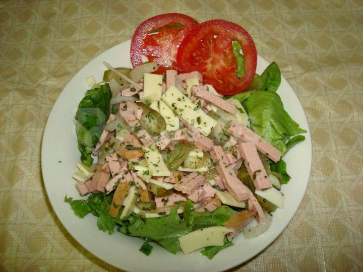 Салат с колбасой и сыром рецепт Салат с колбасой и сыром рецепт