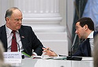 Геннадий Зюганов просит Дмитрия Медведева не назначать губернаторов