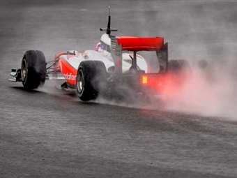 Дженсон Баттон (McLaren) на тестах в Хересе. Фото (c) <a href="http://lenta.ru/info/afp.htm">AFP</a>