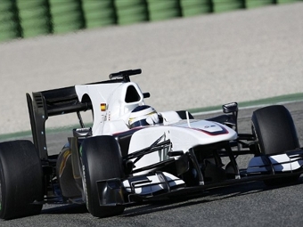 Педро де ла Роса на болиде Sauber в Валенсии. Фото (c) <a href="http://lenta.ru/info/afp.htm">AFP</a>