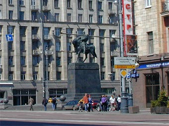 Памятник Юрию Долгорукому. Фото с сайта walks.ru