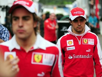 Гонщики Ferrari после Гран-при Германии. Фото (c) <a href="http://lenta.ru/info/afp.htm">AFP</a>