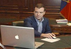 Медведев раскритиковал чиновников в Twitter’e