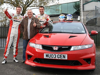 Прототип Honda Civic Type-R со спорт-пакетом Mugen, гонщики BTCC и Джим Морган. Фото Honda