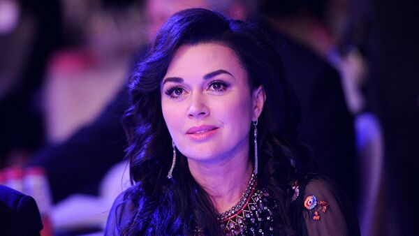  Продюсер заявила о постоянных разговорах Заворотнюк с батюшкой 