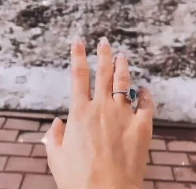 Снятое обручальное кольцо. Помолвочное кольцо после расставания. Обручальные и помолвочные кольца. Помолвочное кольцо после расставания. Помолвочное кольцо после расставания.