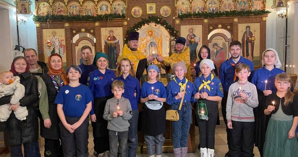 Православные следопыты встретили Вифлеемский огонь в Новосибирске