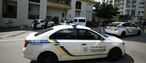 В Киеве неизвестные напали на митингующих у посольства в Белоруссии