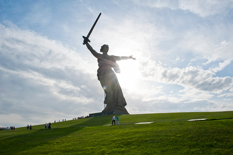 Изображение памятника родина мать