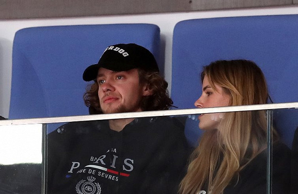 Artemij Panarin I Alisa Znarok Prisutstvuyut Na Matche Spartak Lokomotiv Rambler Sport