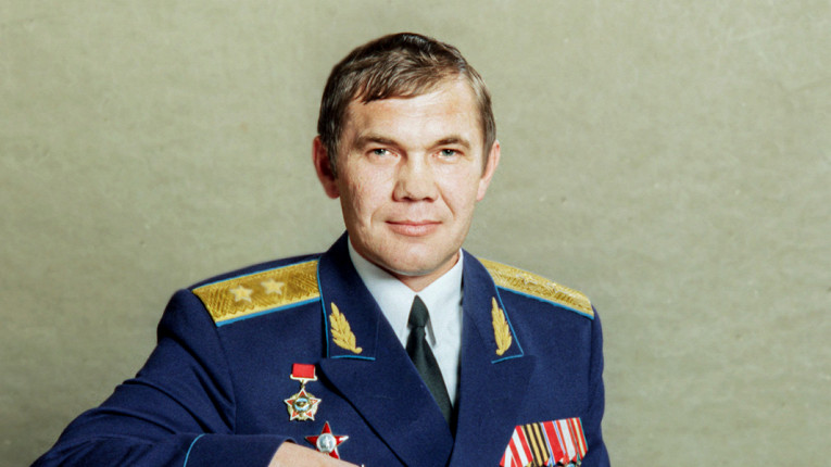 Генерал лебедь фото
