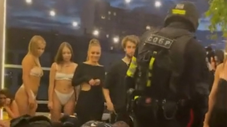 Вторжение СОБРа на вечеринку в Москве показали на видео