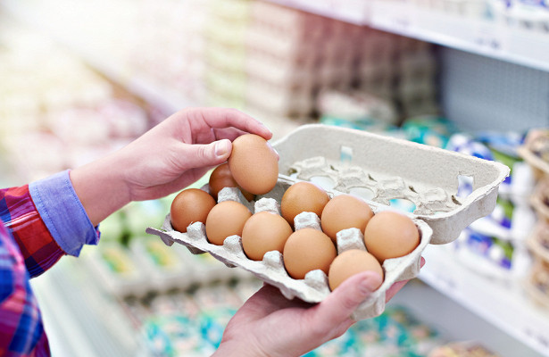 Как определить свежесть яиц и не отравиться