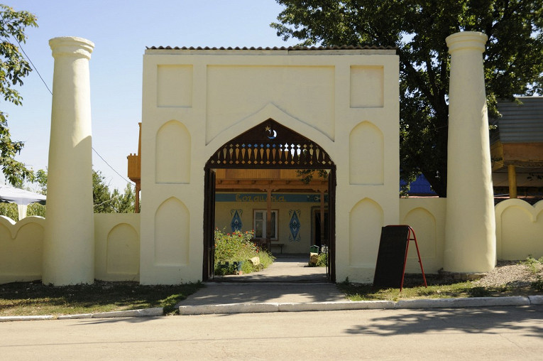 Национальная деревня в парке победы саратов