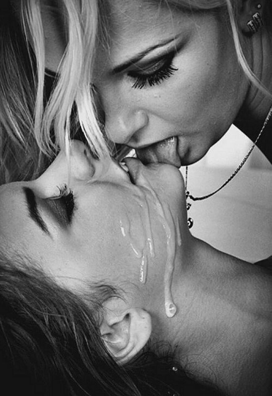 девушки в сперме целуются видео фото 113