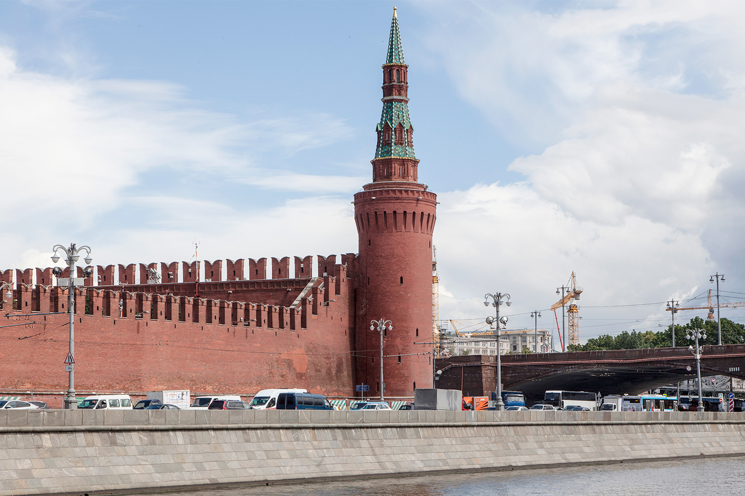 Дом-сова, радиационная зона и другие нетуристические виды с Москвы-реки -  Афиша Daily