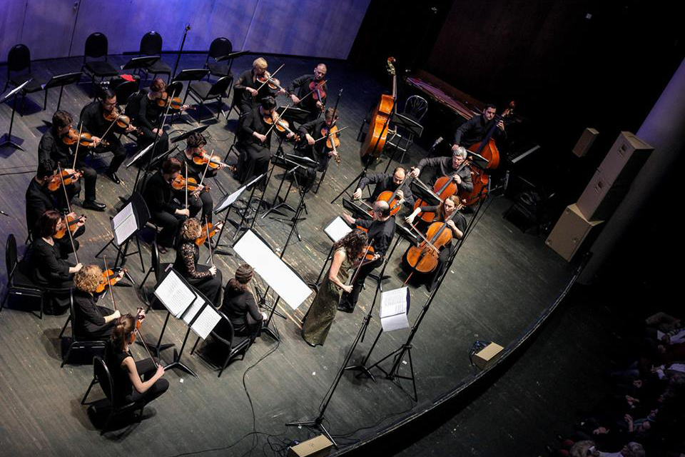 Вива под. Московский камерный оркестр musica Viva. Музыка Вива оркестр. Оркестр музыка Вива фото. Concerto grosso театр кукол.