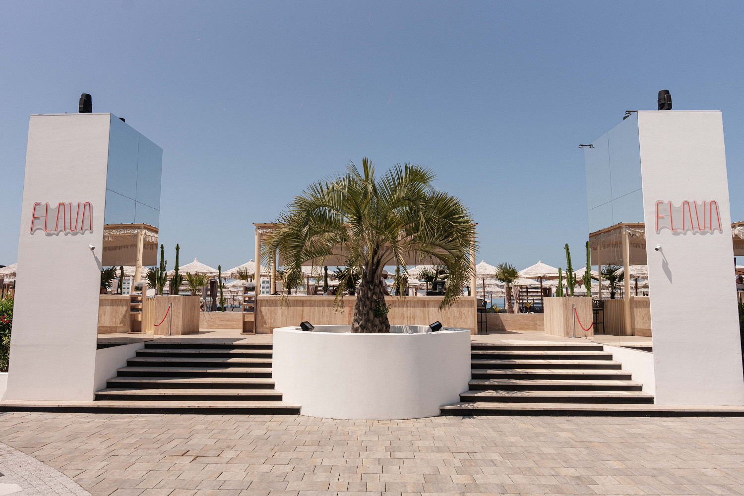 Фото ресторана от Афиши — Flava Beach Club