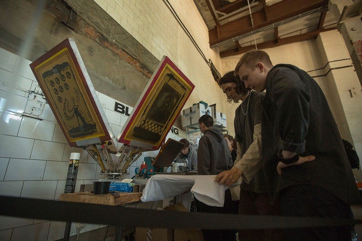 Увидеть, как делается мерч