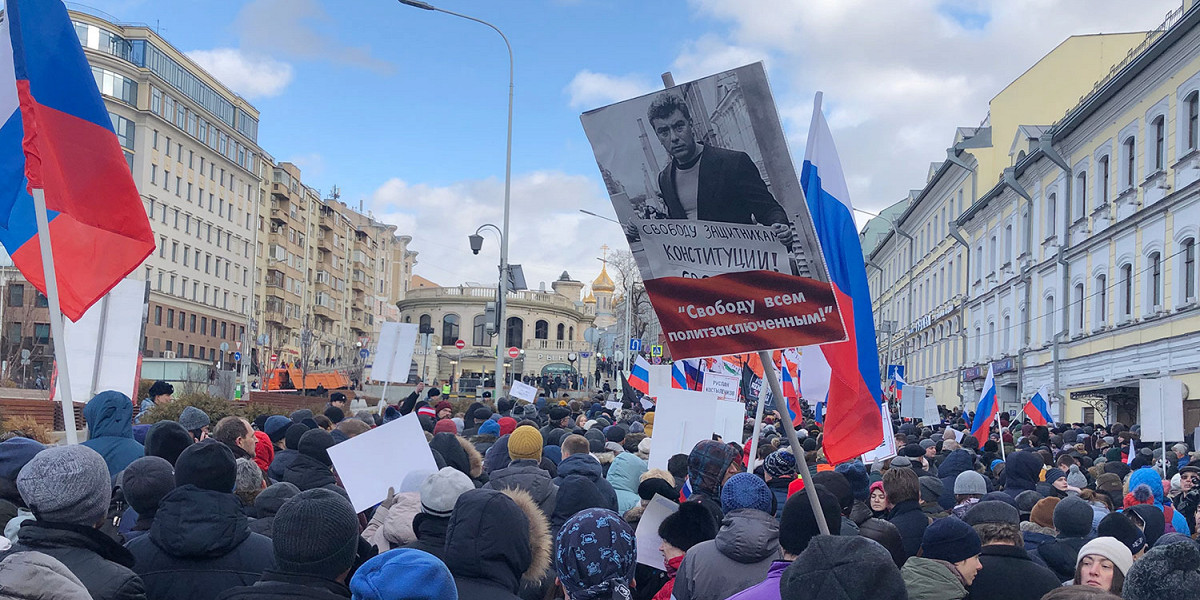 Поправки, «Сеть»* и Путин: как прошел марш памяти Бориса Немцова в Москве