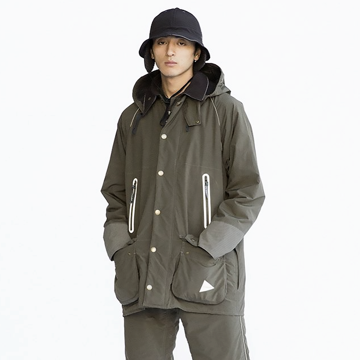 Barbour и And Wander выпустили идеальные городские куртки